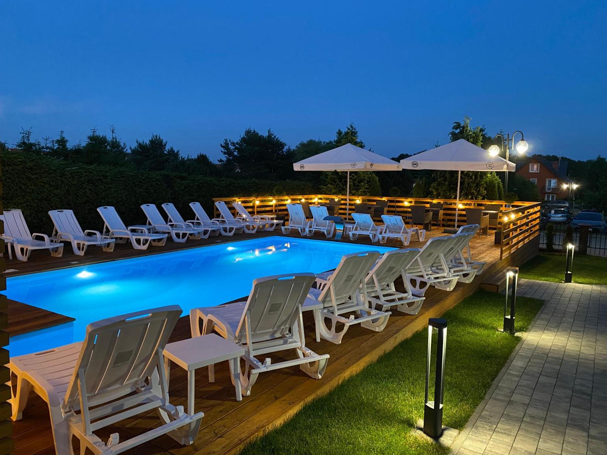 Mikolajek Hotell Jarosławiec Exteriör bild