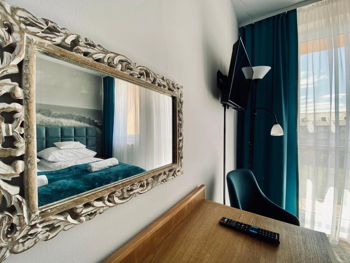 Mikolajek Hotell Jarosławiec Exteriör bild
