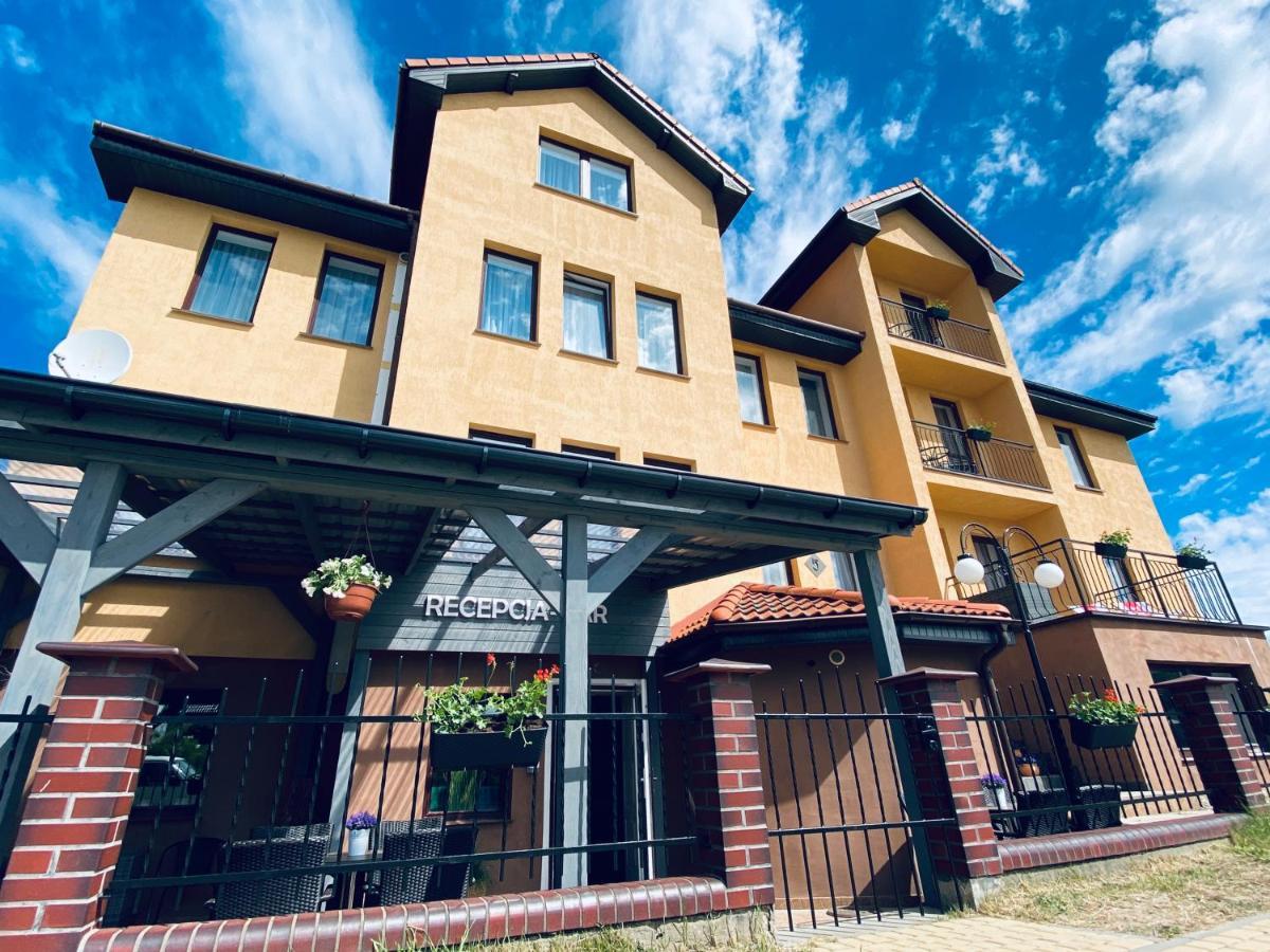 Mikolajek Hotell Jarosławiec Exteriör bild