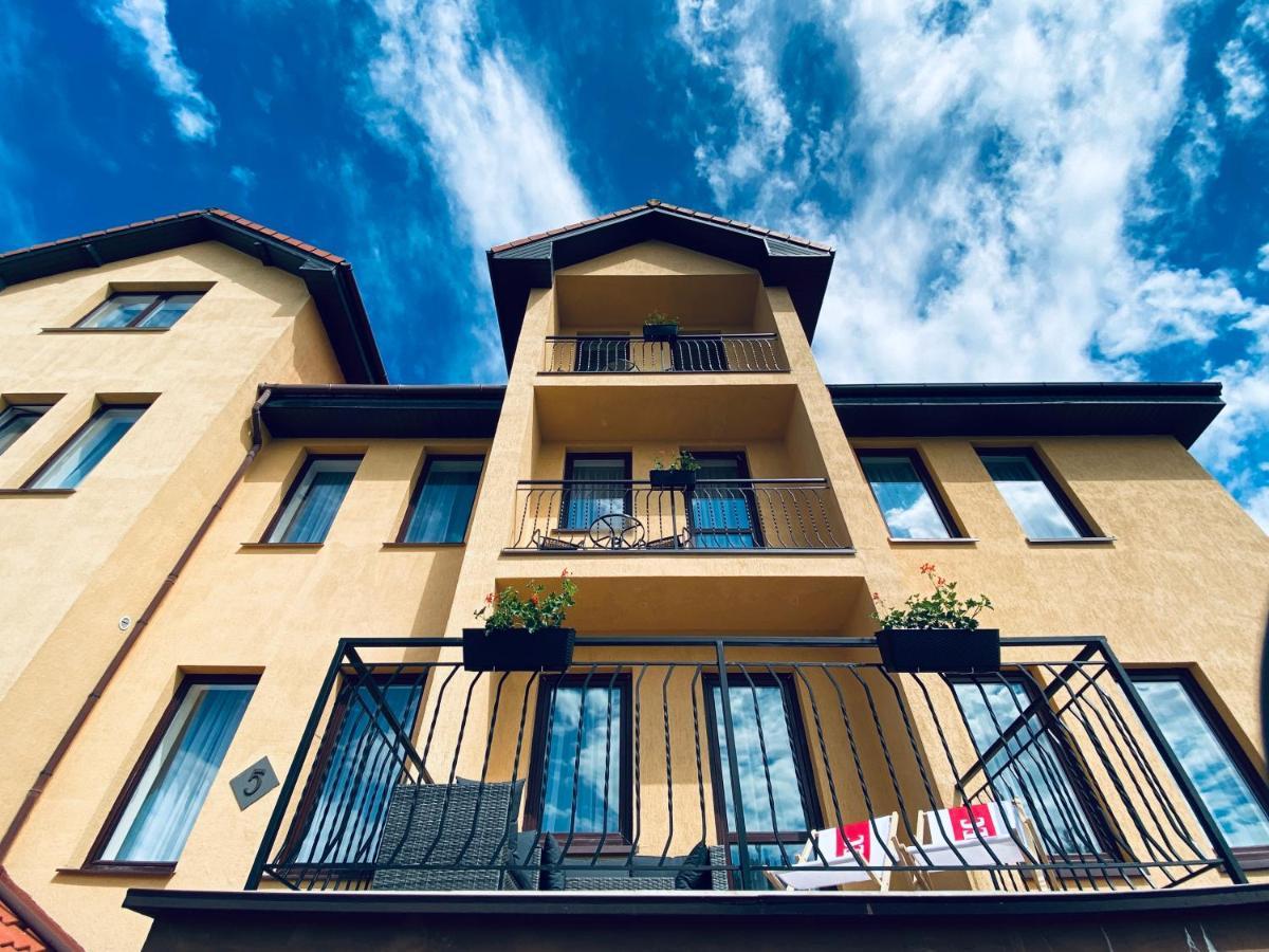 Mikolajek Hotell Jarosławiec Exteriör bild
